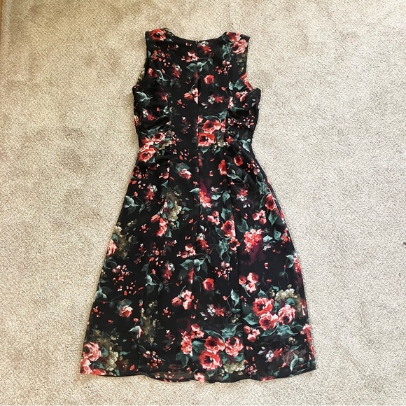 LAST CHANCE Charles Henry Ruched Side Chiffon Sleeveless Floral Midi Dress - Picture 3 of 3